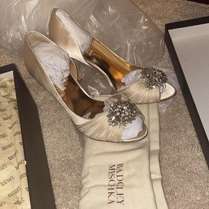 Badgley Mischk cream shoes